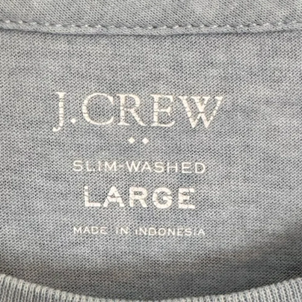 J Crew Men’s Tee Shirt, light blue, slim wash Size L (G9)